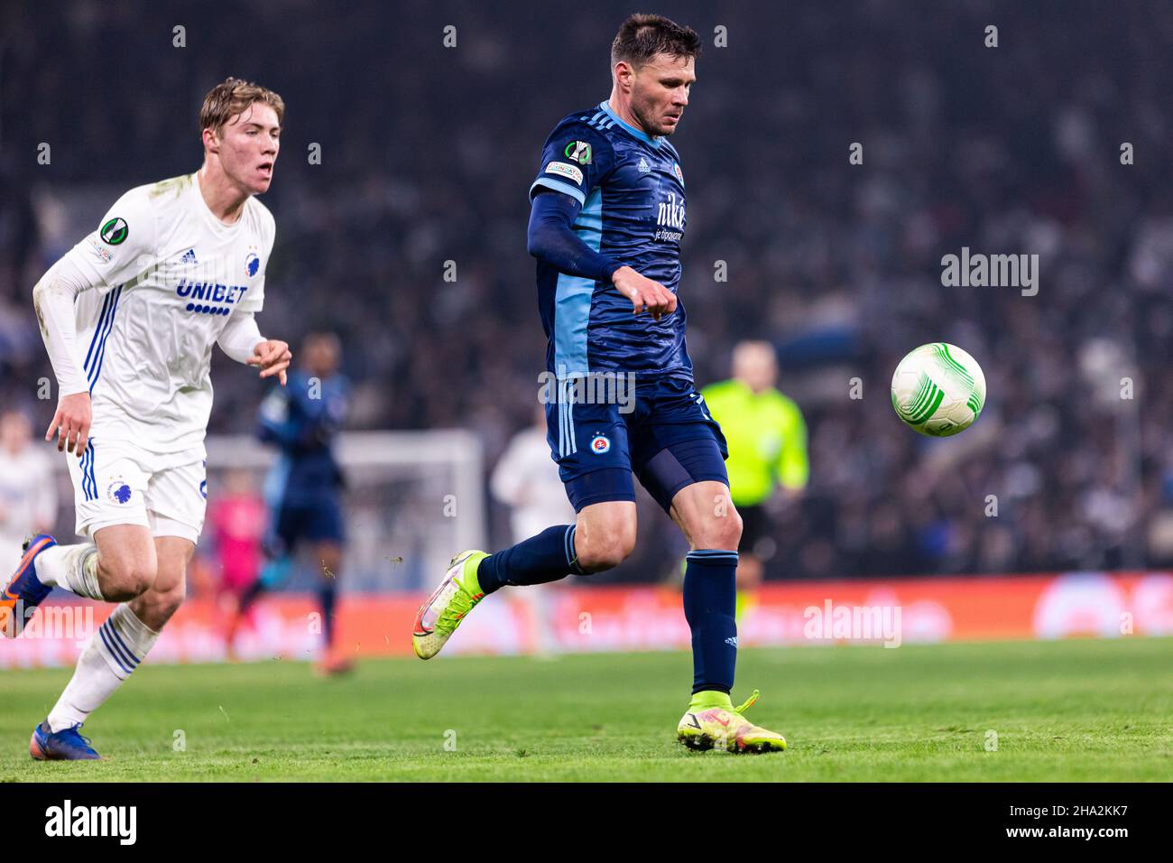 Copenaghen, Danimarca. 09th Dic 2021. Vasil Bozhikov (29) di Slovan Bratislava ha visto durante la partita della UEFA Europa Conference League tra il FC Copenhagen e lo Slovan Bratislava al Parken di Copenhagen. (Photo Credit: Gonzales Photo/Alamy Live News Foto Stock