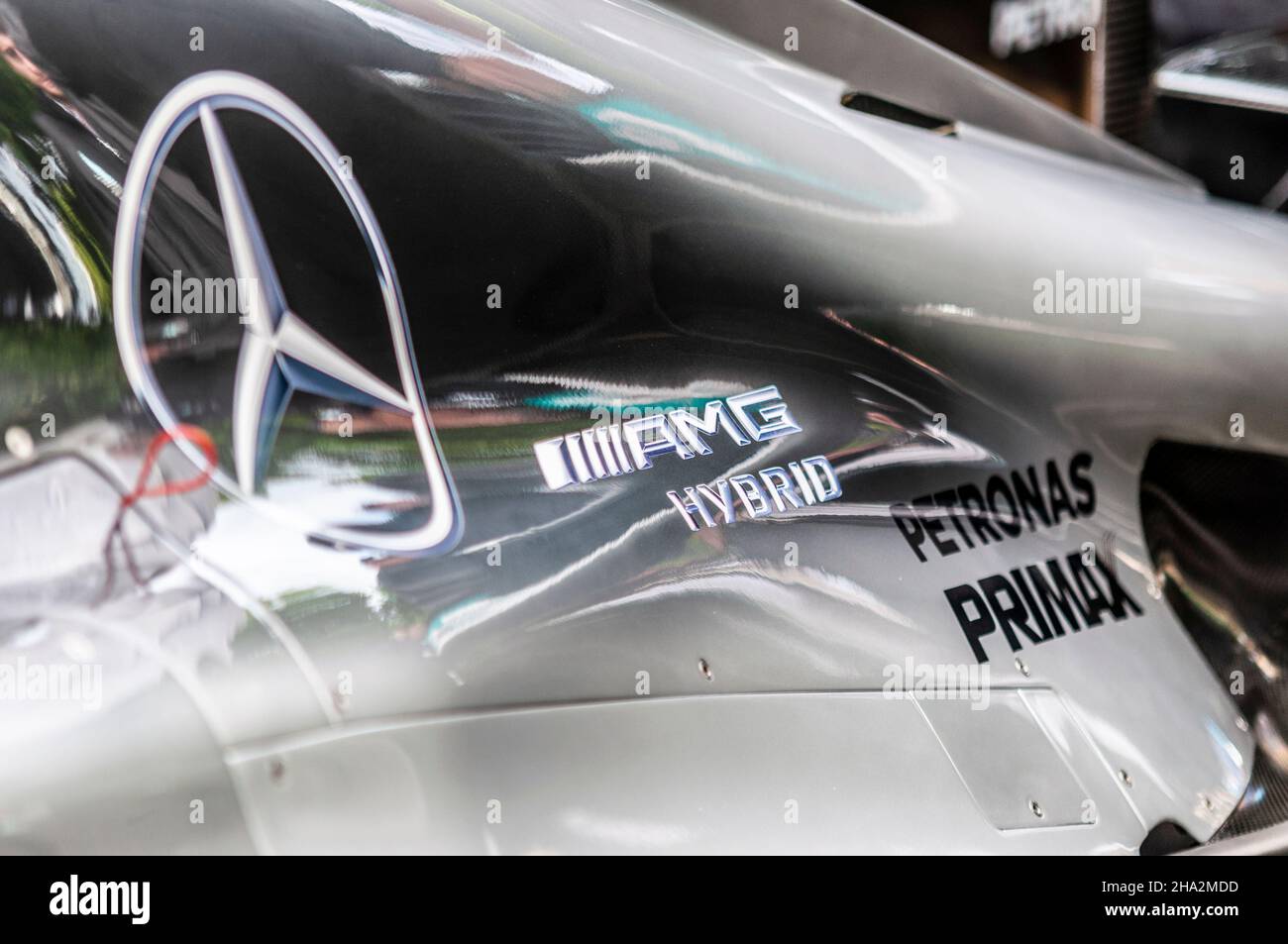 Dettagli distintivo di Mercedes F1 W05 Hybrid è stata una vettura da corsa di grande successo di Formula uno progettata da Mercedes per competere nella Formula 2014 1 Foto Stock