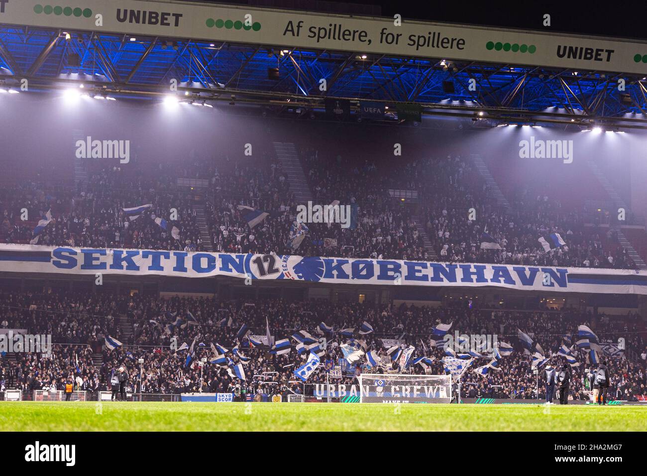 Copenaghen, Danimarca. 09th Dic 2021. Gli appassionati di calcio del FC Copenhagen hanno visto sugli stand durante la partita della UEFA Europa Conference League tra il FC Copenhagen e lo Slovan Bratislava al Parken di Copenhagen. (Photo Credit: Gonzales Photo/Alamy Live News Foto Stock