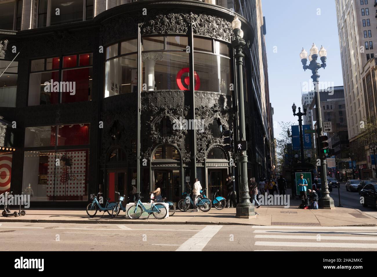 Chicago, Illinois USA : il Sullivan Center, un tempo era conosciuto come il Carson, Pirie, Scott and Company Building o il Carson, Pirie, Scott and Compan Foto Stock