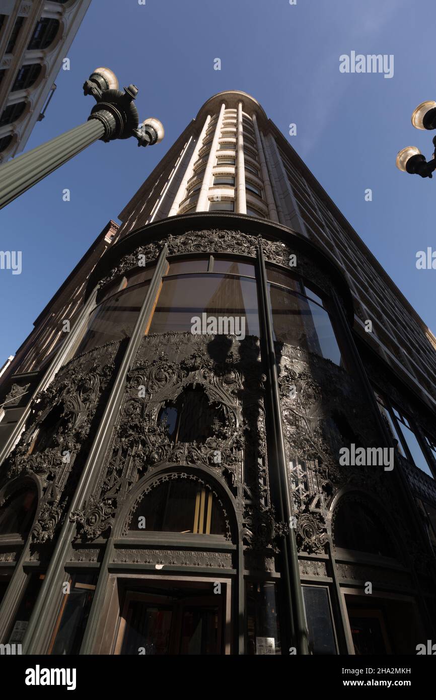 Chicago, Illinois USA : il Sullivan Center, un tempo era conosciuto come il Carson, Pirie, Scott and Company Building o il Carson, Pirie, Scott and Compan Foto Stock