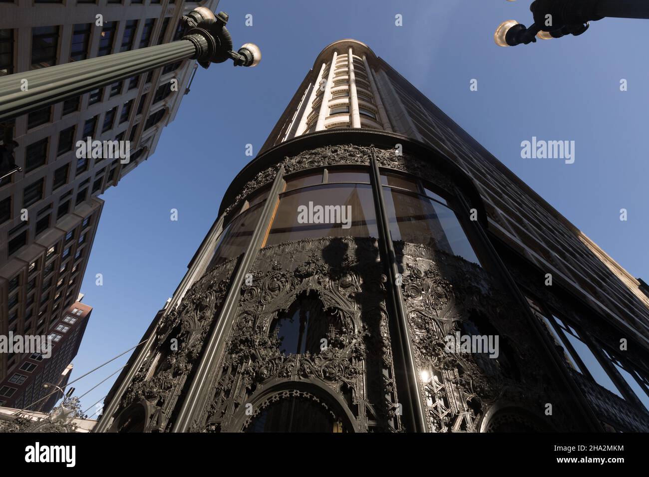 Chicago, Illinois USA : il Sullivan Center, un tempo era conosciuto come il Carson, Pirie, Scott and Company Building o il Carson, Pirie, Scott and Compan Foto Stock