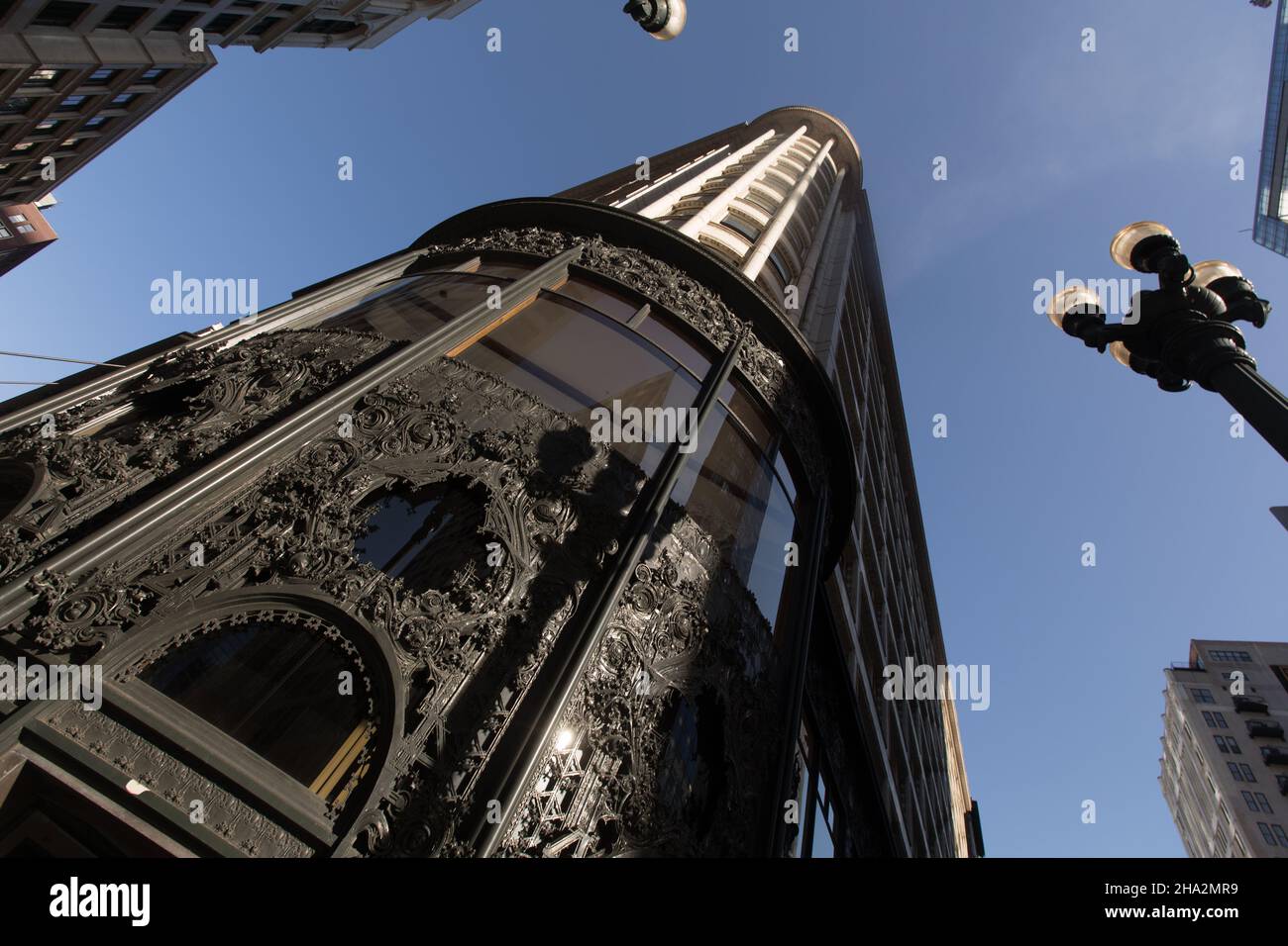 Chicago, Illinois USA : il Sullivan Center, un tempo era conosciuto come il Carson, Pirie, Scott and Company Building o il Carson, Pirie, Scott and Compan Foto Stock