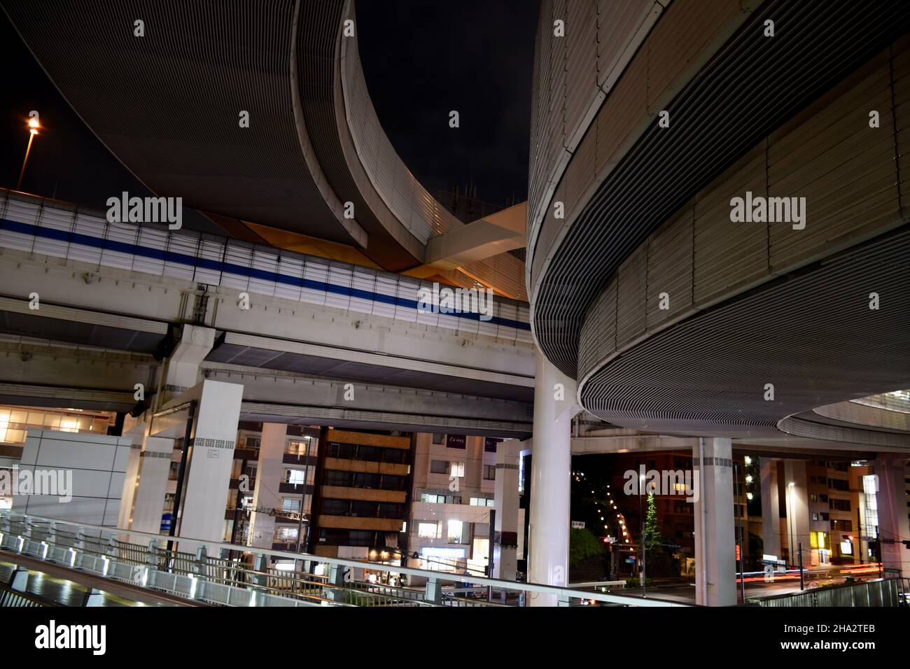 Vista piovosa dei ponti e delle autostrade a Tokyo Foto Stock