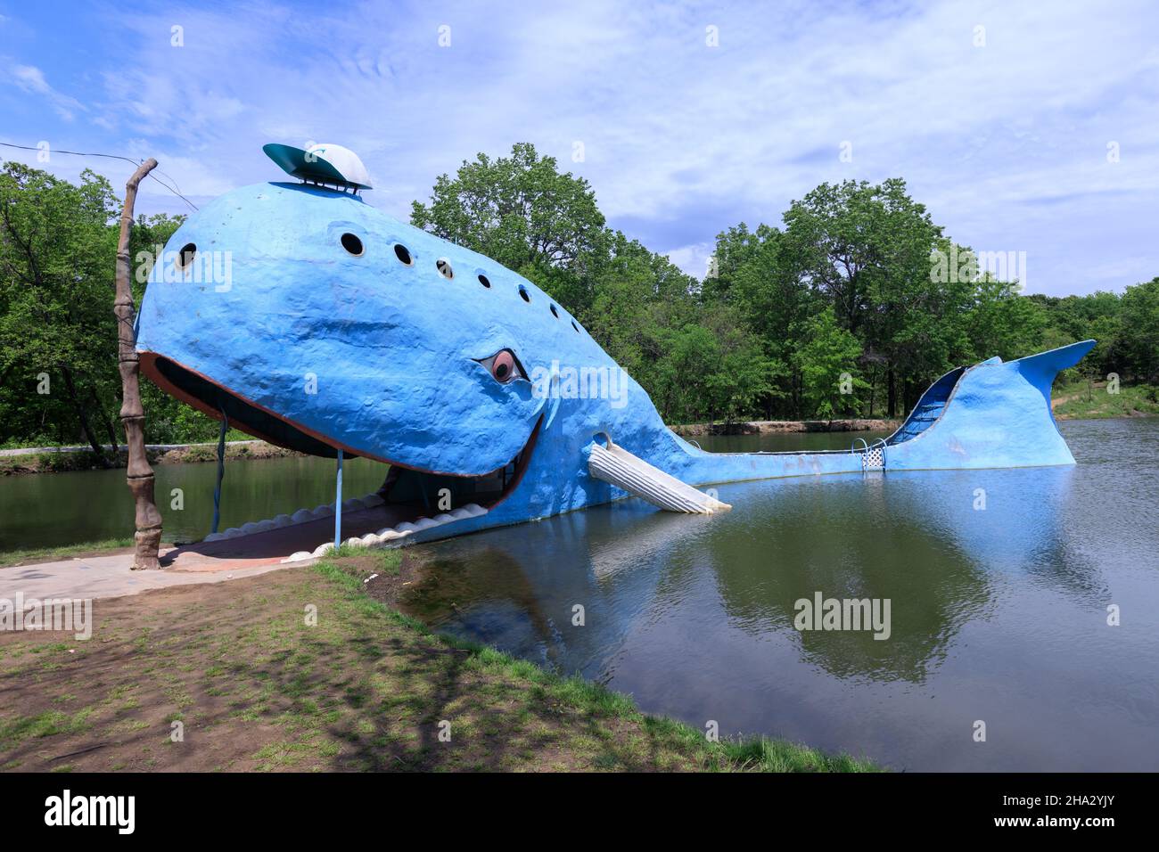 Catoosa, Oklahoma, Oklahoma, la balena blu di Catoosa è una struttura sul lungomare sulla Route 66, che è stata una destinazione per le famiglie di andare a nuotare nel 1970 Foto Stock