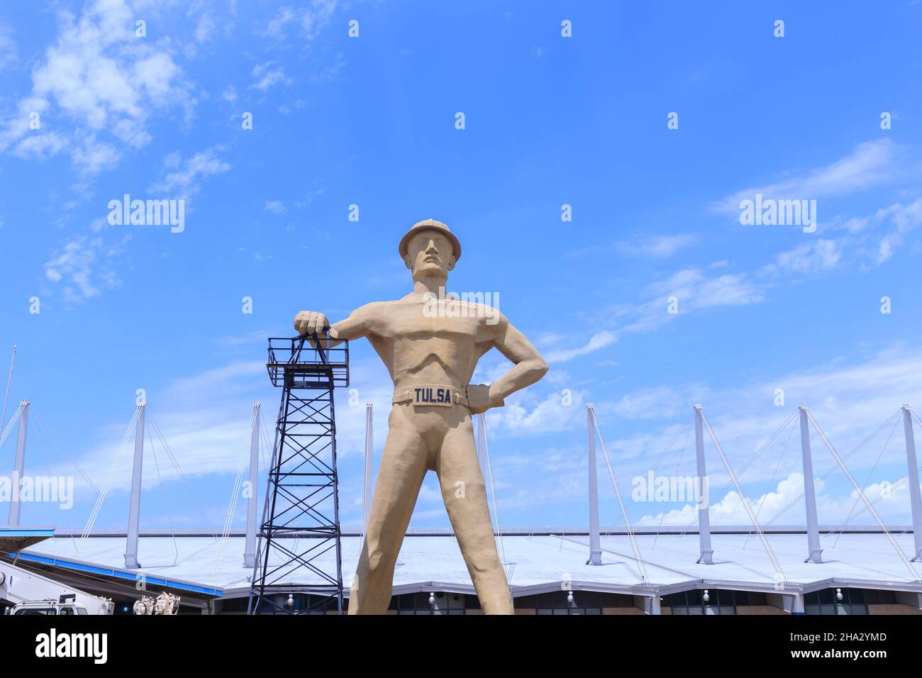 Tulsa, Oklahoma, l'uomo Golden Driller Muffler. Foto Stock