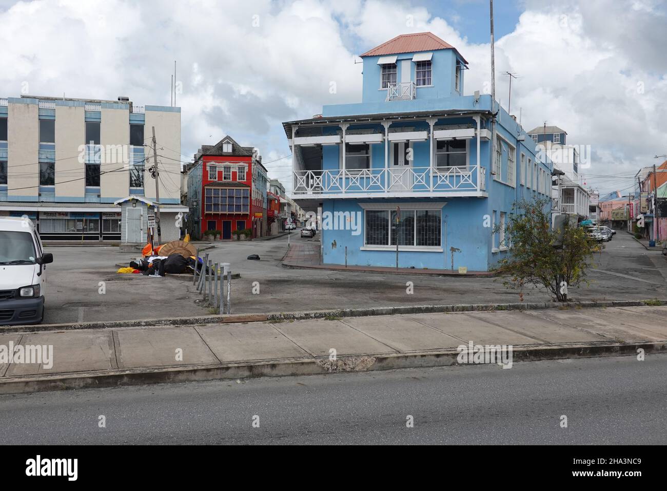 Tradizionale strada residenziale a Bridgetown, Barbados Foto Stock