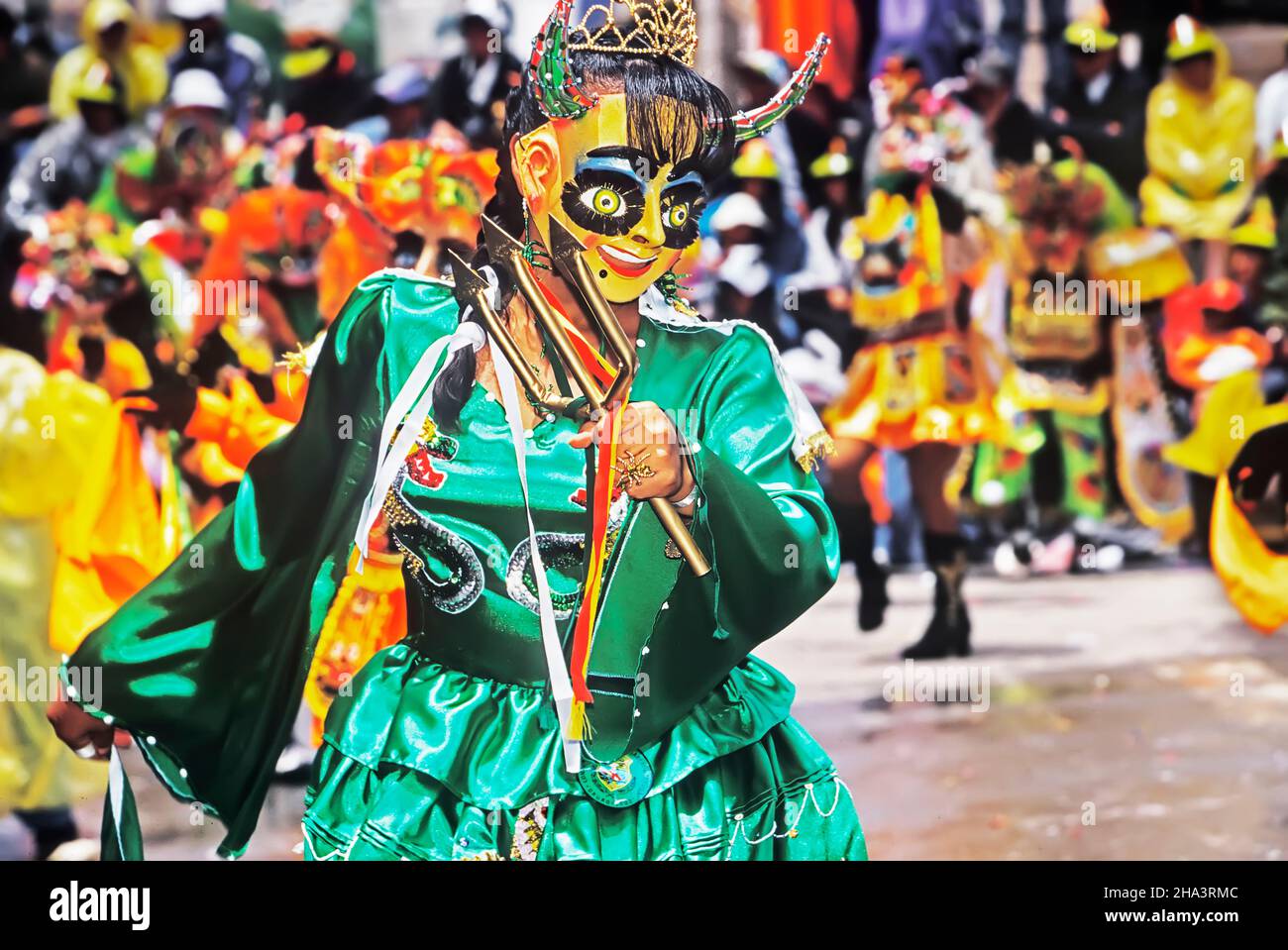 Donna che indossa il costume di carnevale, Oruro Carnevale, Oruro, Bolivia, Sud America Foto Stock