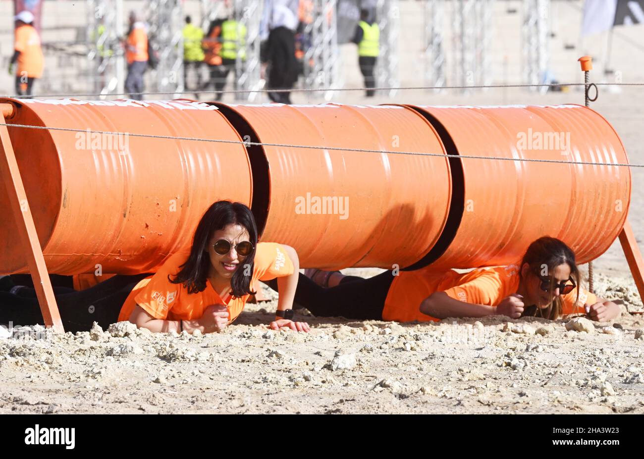 Kuwait City, Kuwait. 10th Dic 2021. I concorrenti partecipano a una gara di Saracen a Kuwait City, Kuwait, il 10 dicembre 2021. Credit: Asad/Xinhua/Alamy Live News Foto Stock