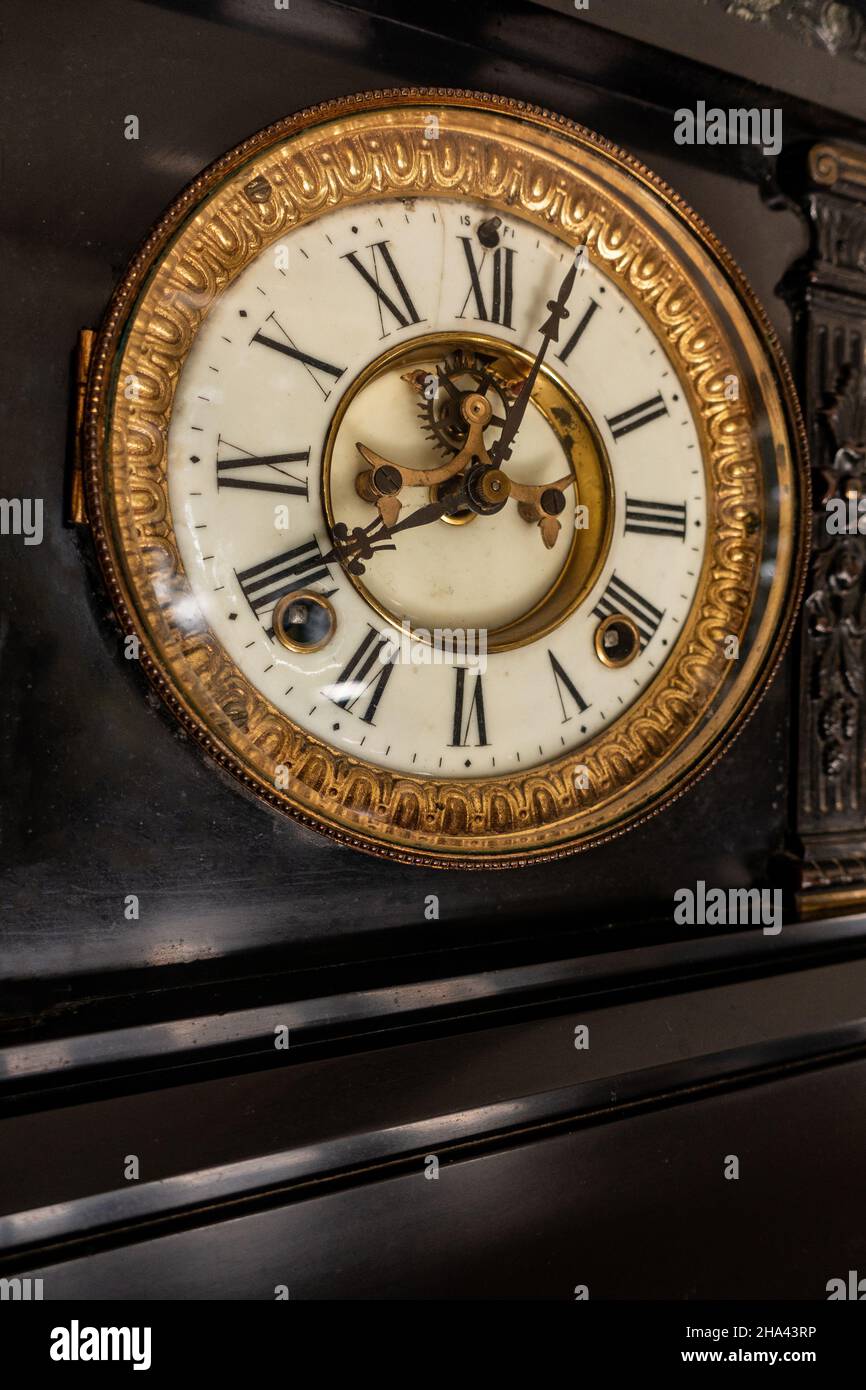 Primo piano del quadrante francese orologio mantello Foto Stock