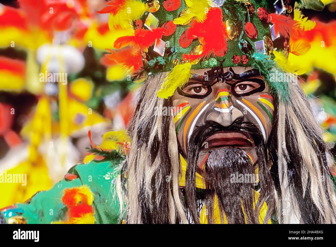 Ritratto di un uomo in costume, Carnevale di Oruro, Oruro, Bolivia, Sud America Foto Stock