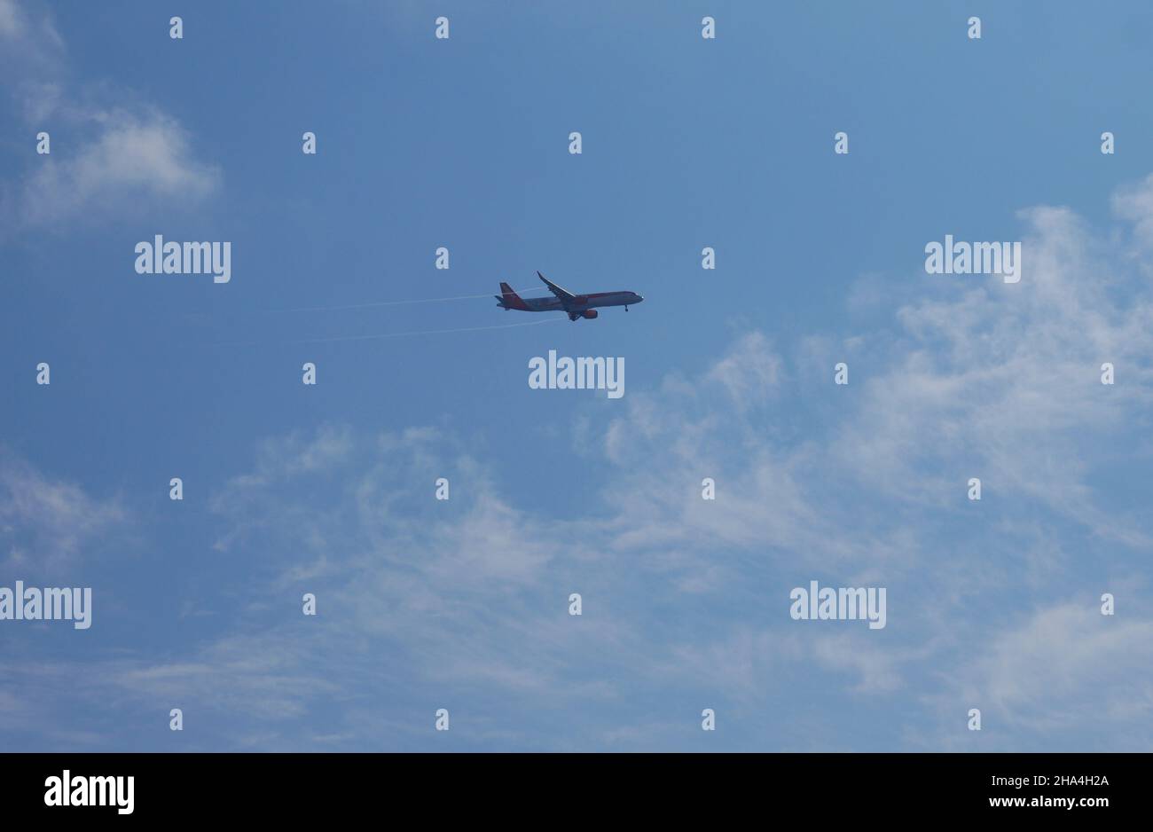 Volo aereo e cielo con le nuvole Foto Stock