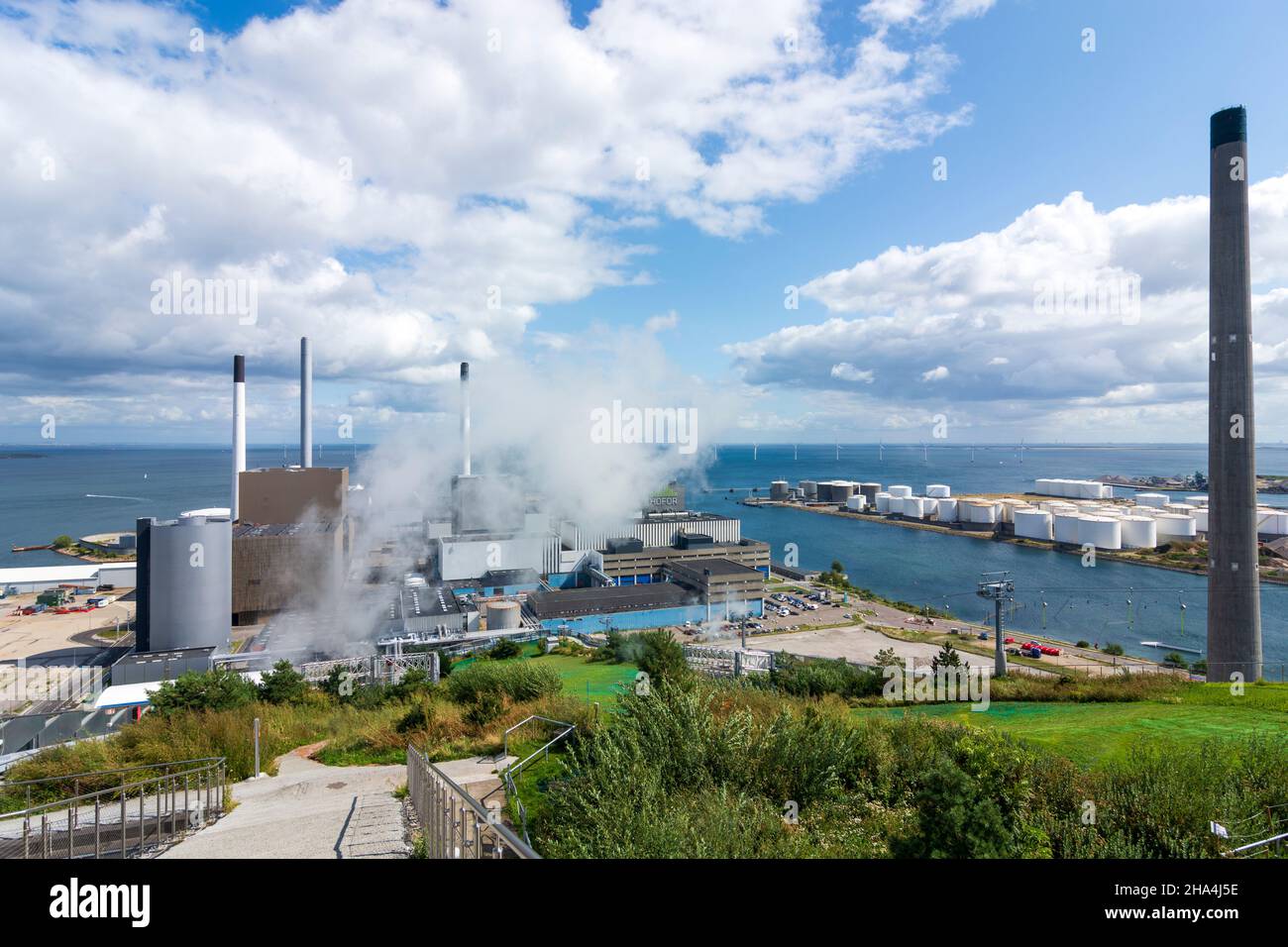 Copenhagen, Koebenhavn: Amager Bakke (Amager Hill, Amager Slope, Copenhill), è un impianto combinato di produzione di energia e calore e rifiuti Foto Stock