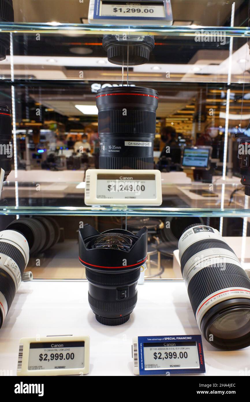 Canon EOS serie R mirrorless fotocamera obiettivi display in vendita in B&H Photo Video - elettronica e fotocamera Store.Manhattan.New York City.New York.USA Foto Stock