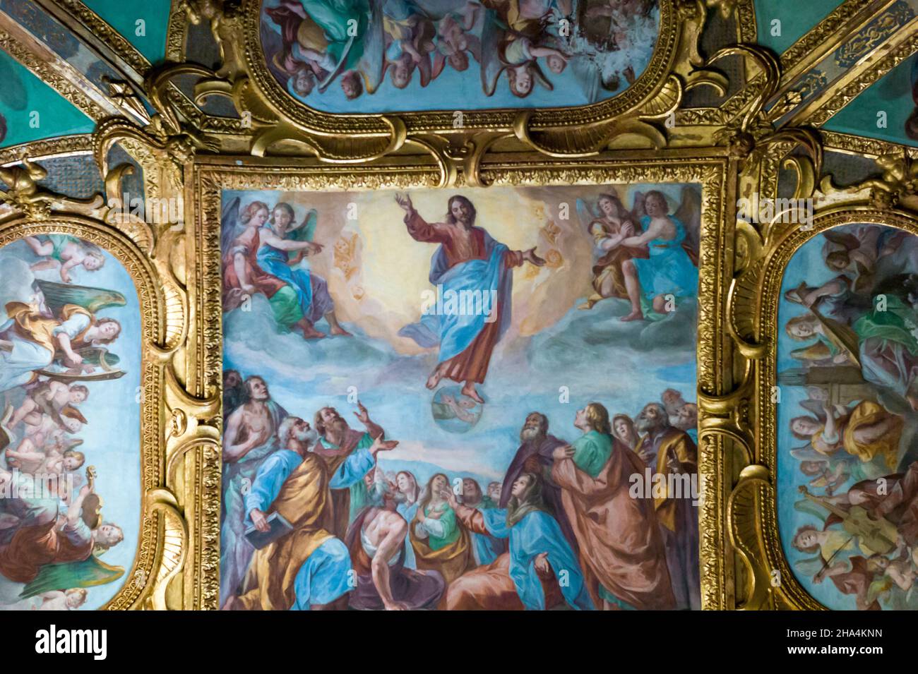 l'interno della basilica della santissima annunziata del vasto in genao, in italia, è decorato dai maggiori studi barocchi e artisti genovesi nel xvii secolo Foto Stock