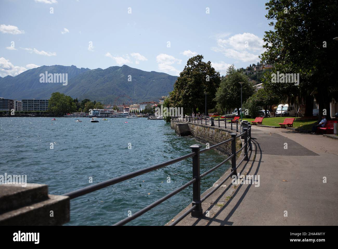 passeggiata lungo locarno sulle rive del lago maggiore locarno,canton ticino,svizzera Foto Stock