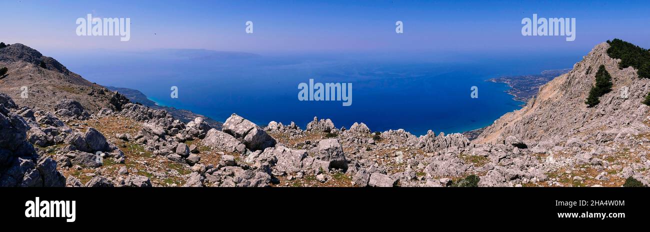 grecia,isole greche,isole ionie,cefalonia,montagna,enos,cima,vista panoramica dalla cima verso sud e zante,cielo blu,mare blu Foto Stock