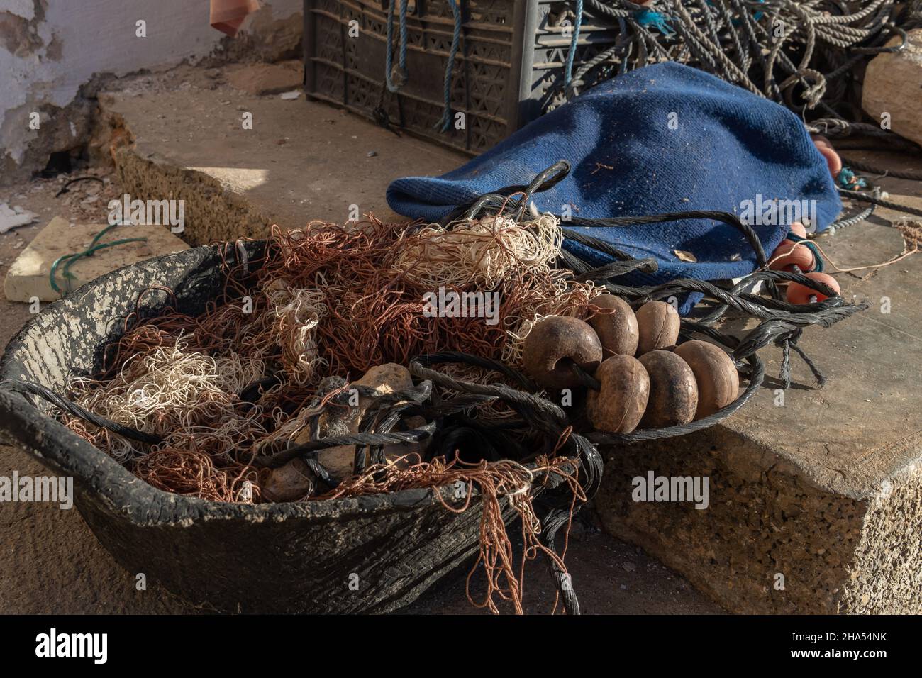 Primo piano dell'attrezzatura da pesca. Immagine di fondo della pesca e della pesca eccessiva degli shock ittici Foto Stock