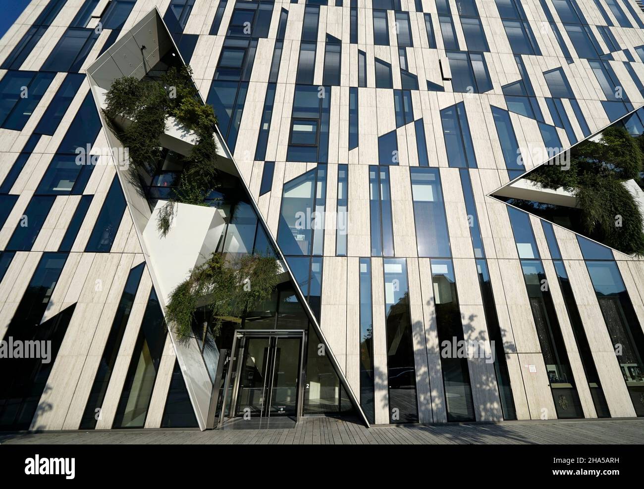 germania,nord reno-westfalia,düsseldorf,königsallee,kö-bogen,moderno edificio futuristico per uffici, verde facciata piante Foto Stock