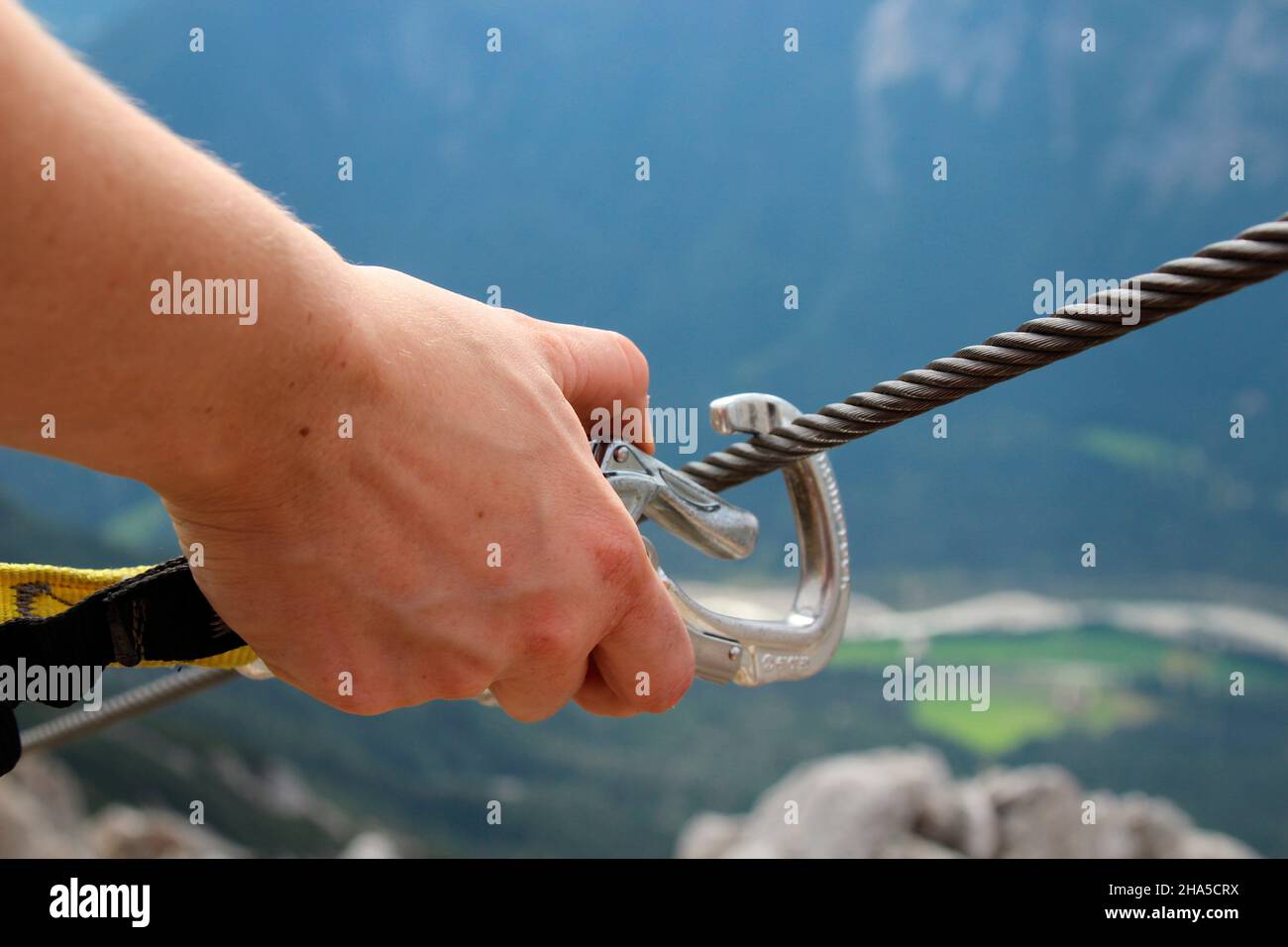 giovane donna in tour di montagna sul mittenwalder höhenweg a brunnsteinspitze,germania,baviera,alta baviera,mittenwald, Foto Stock giovane donna in tour di montagna sul mittenwalder höhenweg a brunnsteinspitze,germania,baviera,alta baviera,mittenwald, Foto Stock