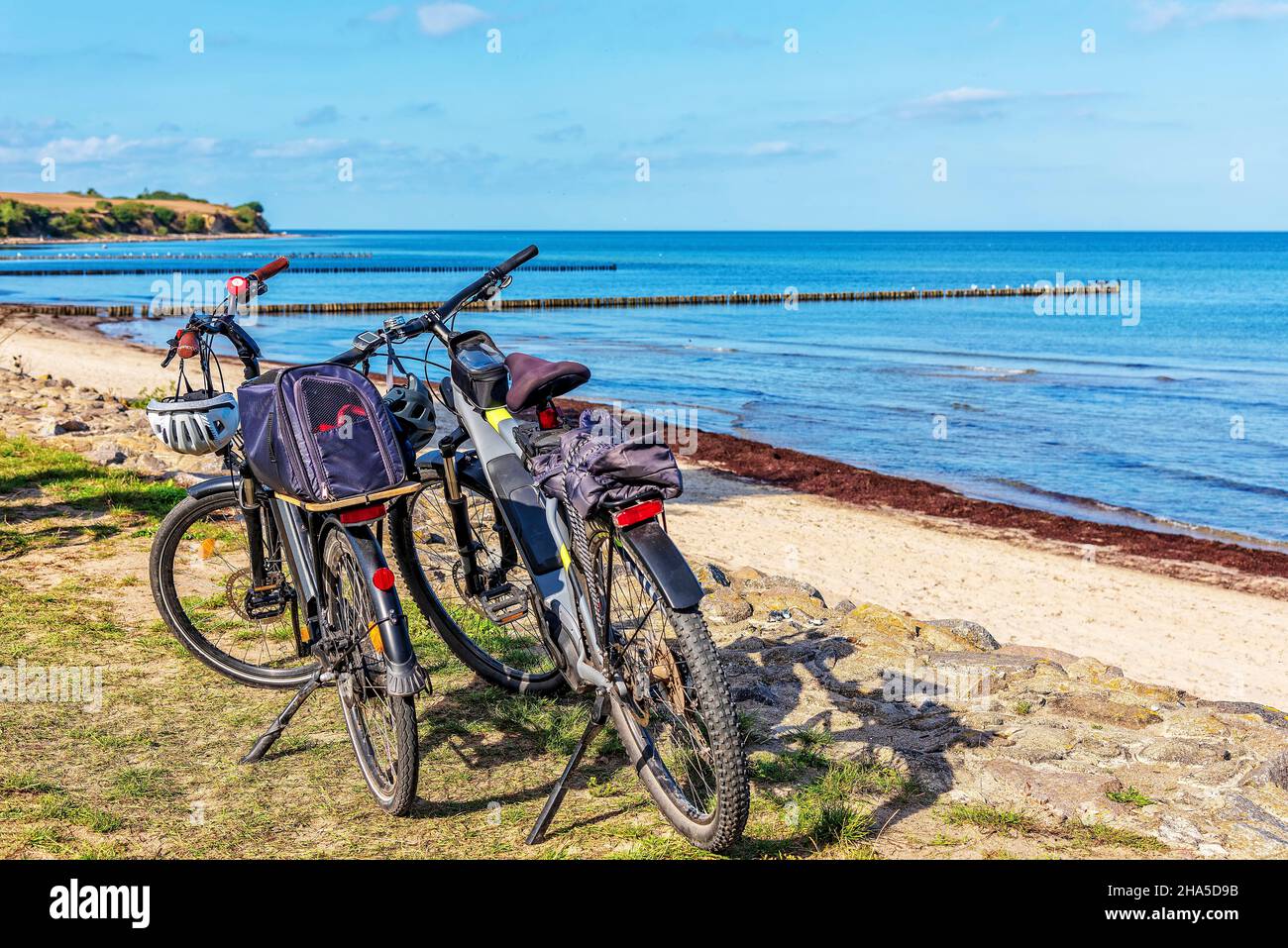 biciclette sulla spiaggia di boltenhagen, meclemburgo-pomerania occidentale, germania, Foto Stock