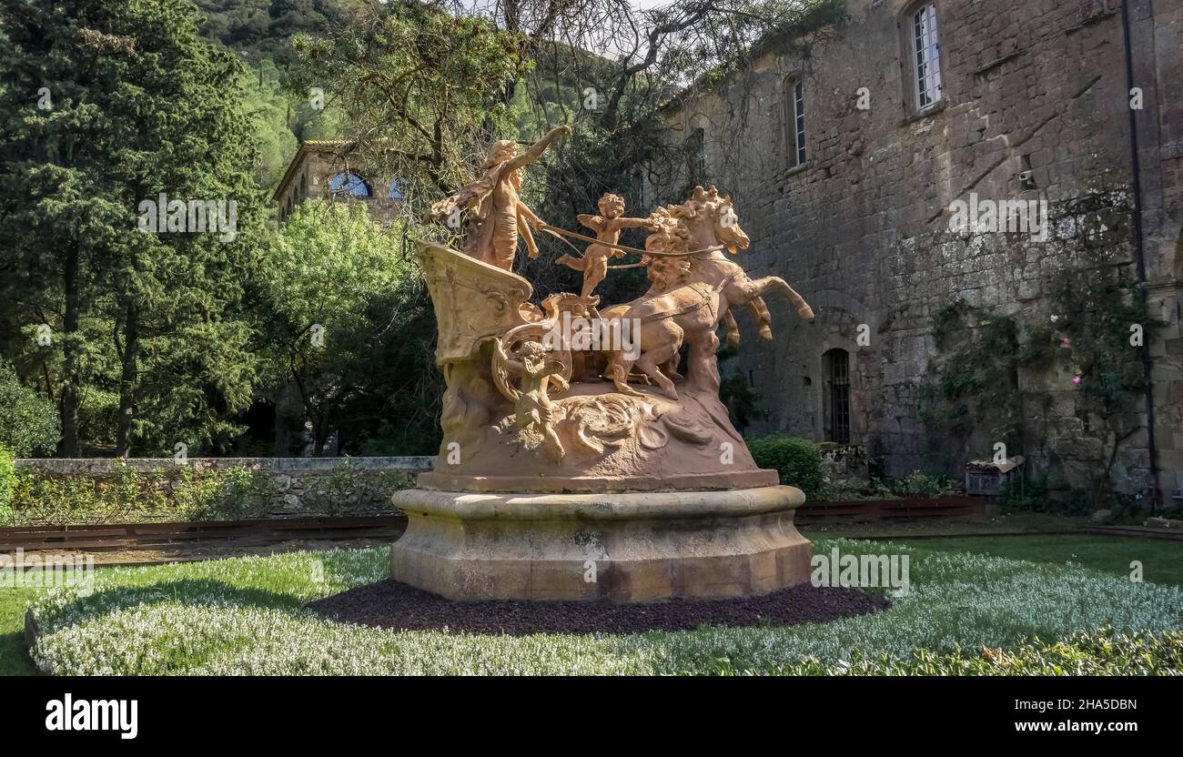 statua classica nell'abbazia di sainte marie de fontfroide vicino a narbonne. ex abbazia cistercense fondata nel 1093. Foto Stock