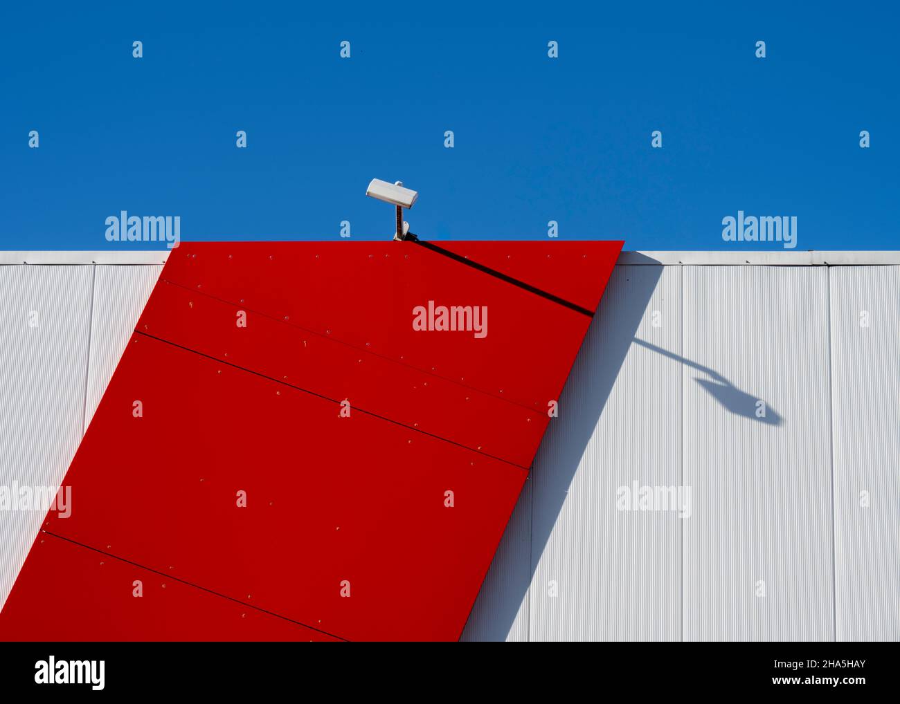 magazzino,architettura industriale,rosso,bianco,blu,lampada,ombra, Foto Stock