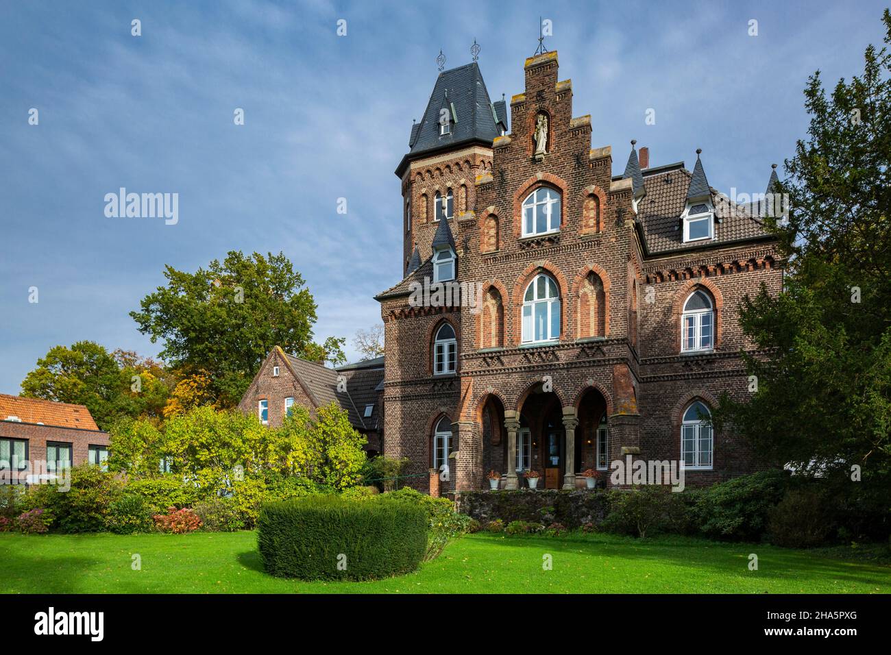 germania,monheim am rhein,bergisches land,niederbergisches land,niederberg,rhineland,north rhine-westphalia,nrw,marienburg monheim,country house,mattone building,neo-gothic,event building,conference centre,convention centre Foto Stock