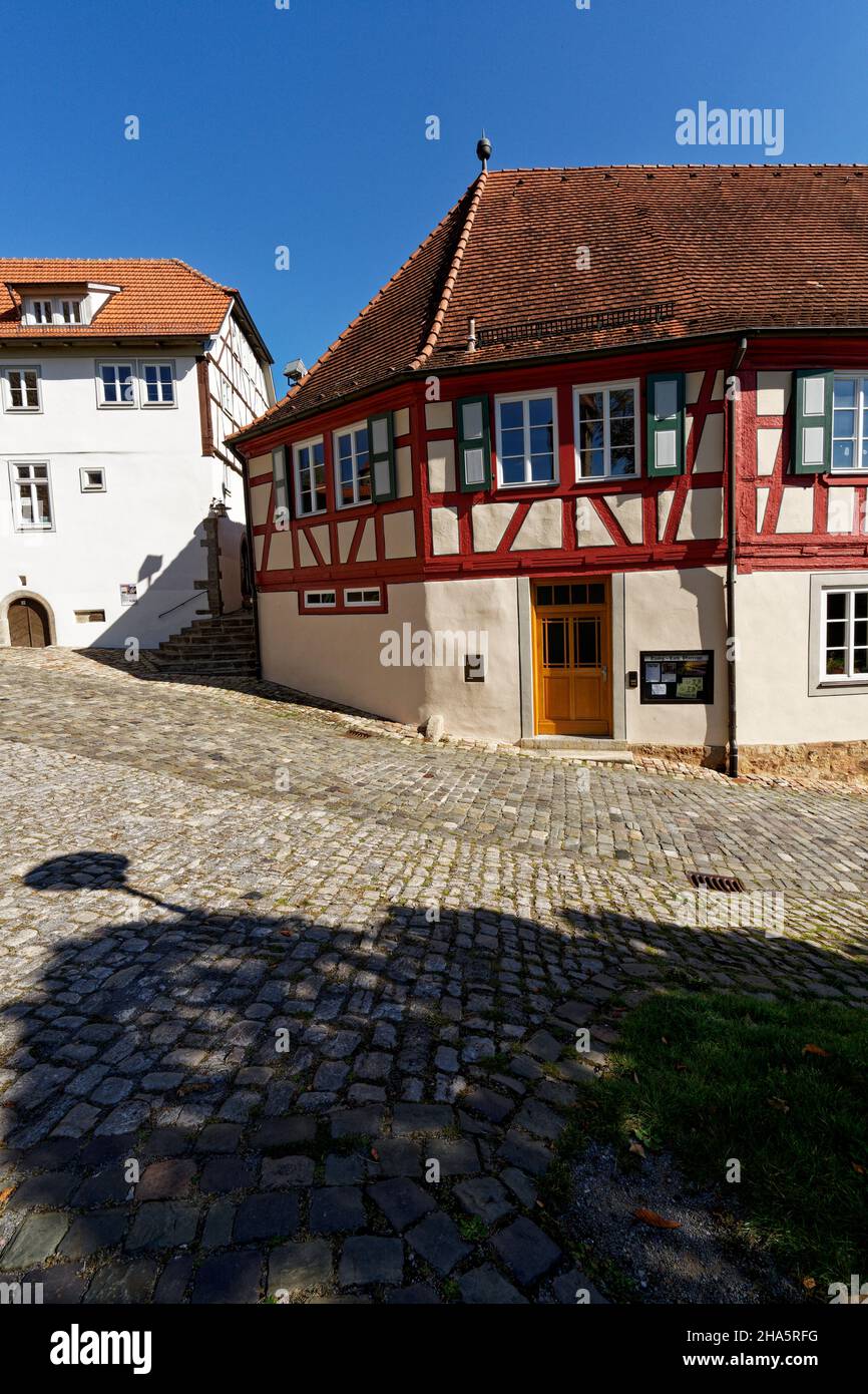 la chiesa fortificata in ostheim vor der rhön, distretto di rhön-grabbeld, riserva della biosfera di rhön, bassa franconia, franconia, baviera, germania Foto Stock