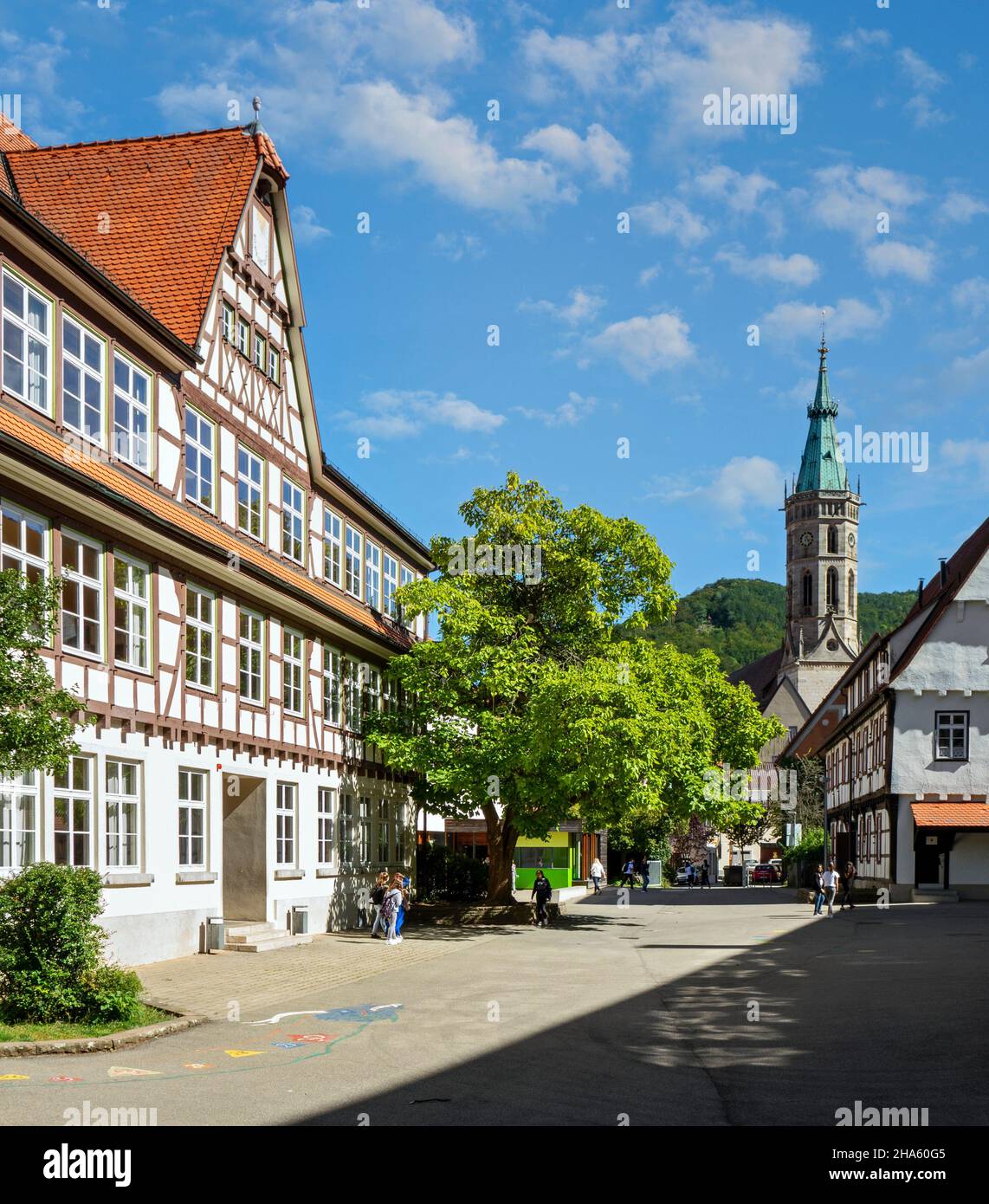 l'ospedale è stato fondato nel 1480 dal conte eberhard v. im bart. esisteva in parte fino al 1948. oggi, la scuola di comunità barbara gonzaga si trova nel distretto ospedaliero, bad urach, baden-württemberg, germania Foto Stock