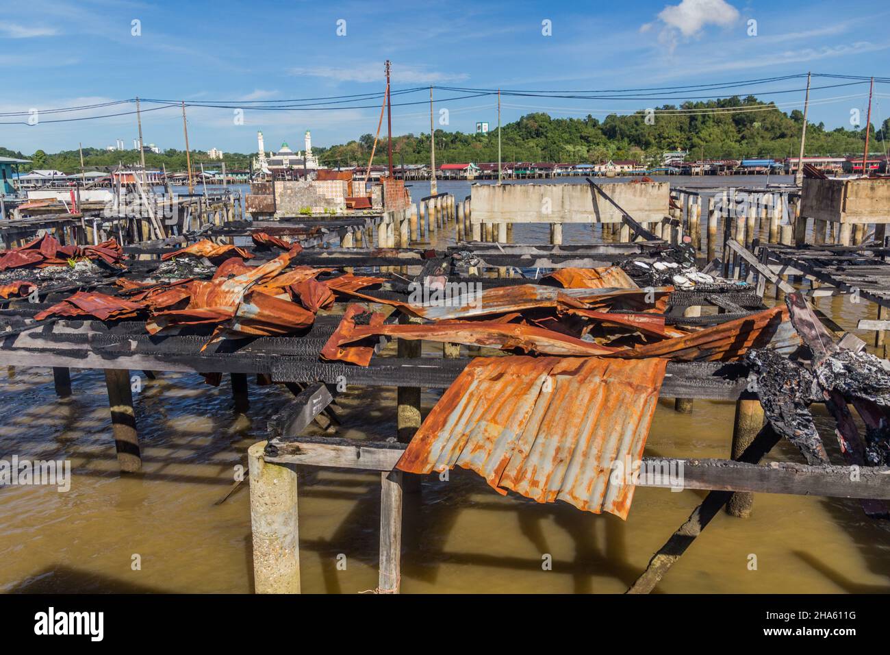 Casa bruciata nel villaggio acquatico Kampong Ayer a Bandar seri Begawan, capitale del Brunei Foto Stock