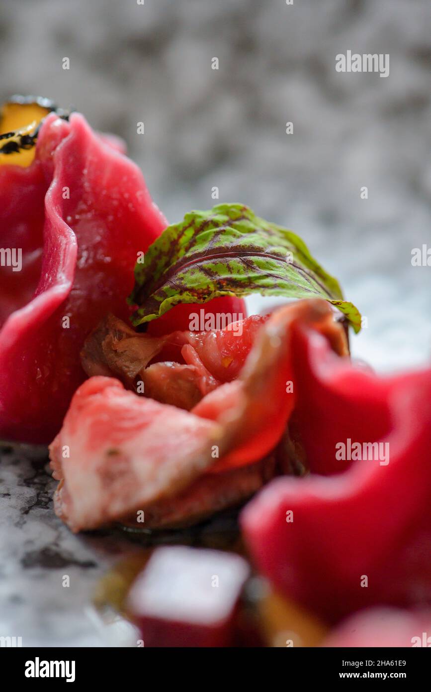 italia,trentino-alto adige,alto adige,alto adige,pustertal,innichen,markus holzer,jora mountain dining,fagottini con quaglia di rohne e tartufo Foto Stock