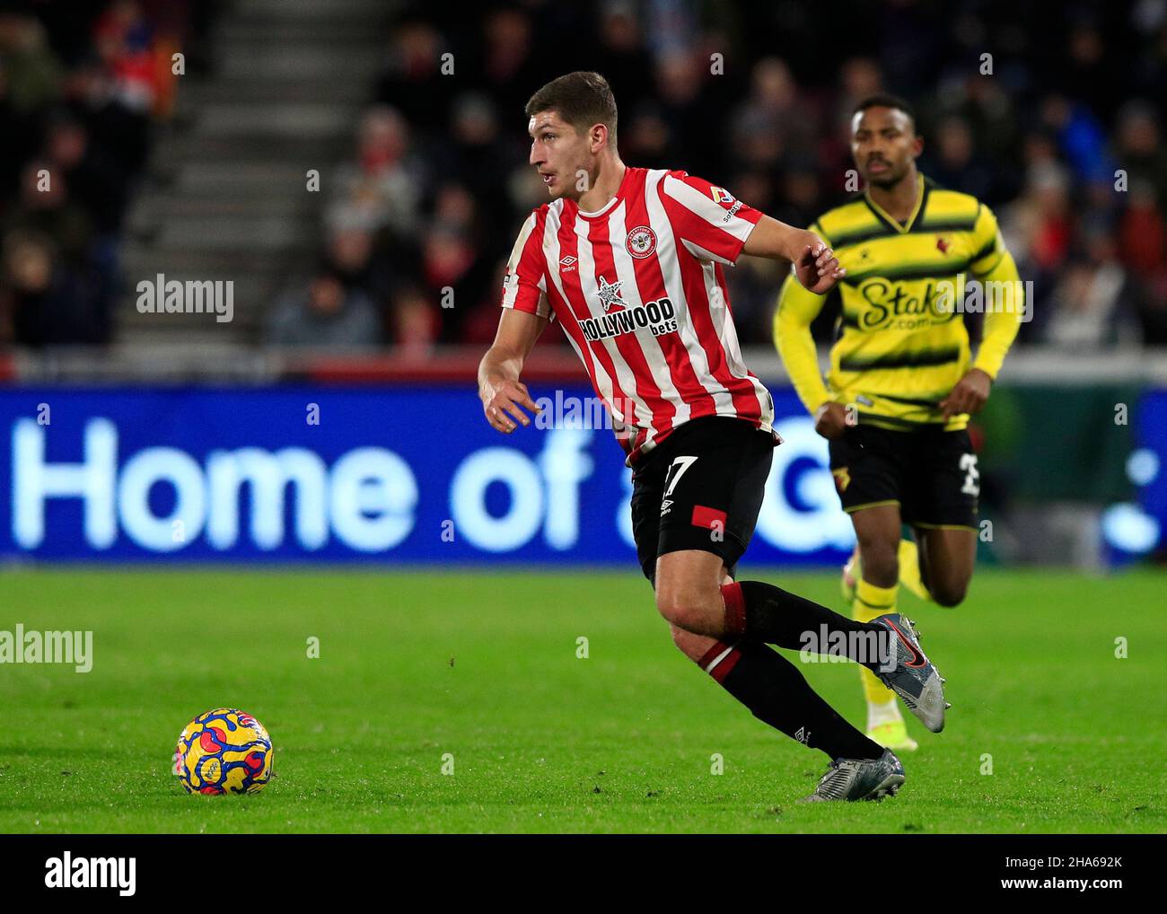 Brentford Community Stadium, Londra, Regno Unito. 10th Dic 2021. Premier League Football Brentford contro Watford; Vitaly Janelt di Brentford Credit: Action Plus Sports/Alamy Live News Foto Stock