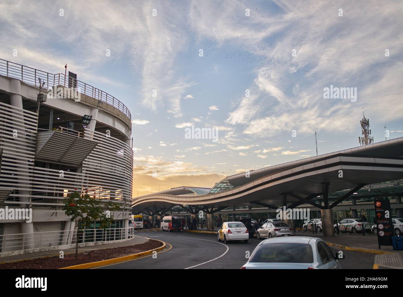 Aeroporto di Guadalajara in situazione pandemica con poco funzionamento Foto Stock