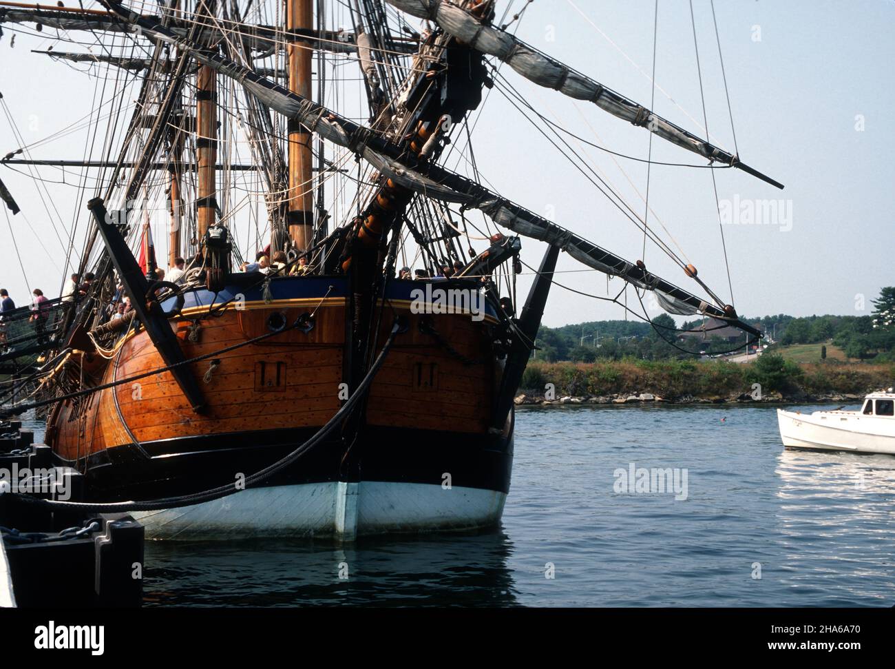 HMB Endeavour, una riproduzione della nave utilizzata dal capitano James Cook durante i suoi viaggi nell'Oceano Pacifico. Foto Stock