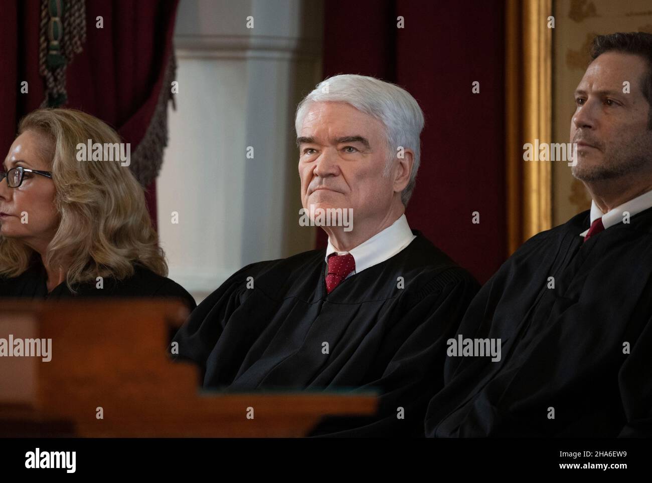 10th dicembre 2021. Nathan Hecht, capo della Corte Suprema, alla cerimonia di investitura per la nuova Corte Suprema del Texas, Rebecca A. Huddle, al Campidoglio del Texas. Huddle è stato in tribunale per un anno, ma la sua cerimonia formale di giuramento è stata ritardata a causa dei protocolli COVID. Credit: Bob Daemmrich/Alamy Live News Foto Stock