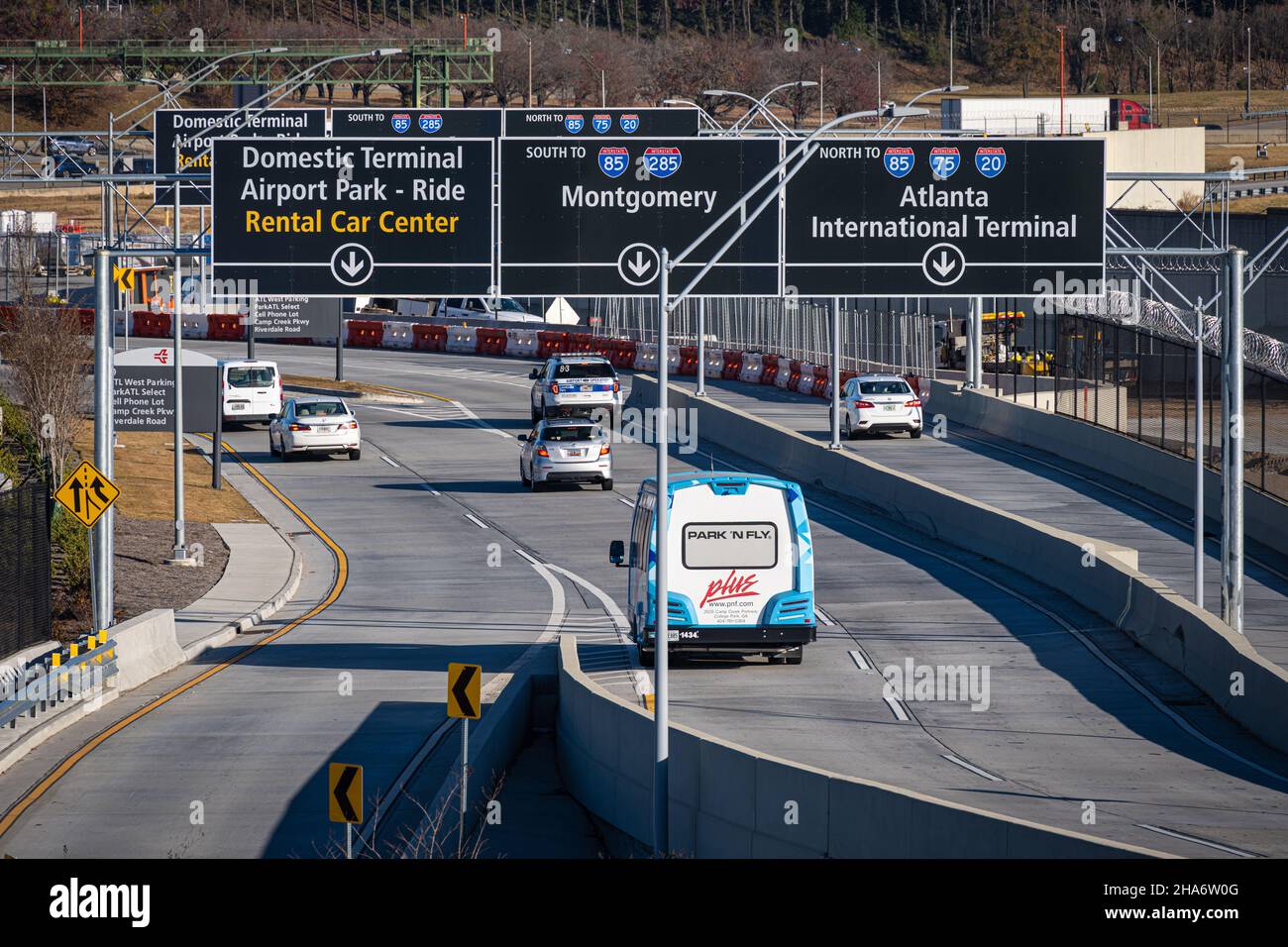 Indicazioni stradali per l'aeroporto internazionale Hartsfield-Jackson di Atlanta, l'aeroporto più trafficato del mondo, ad Atlanta, Georgia. (USA) Foto Stock