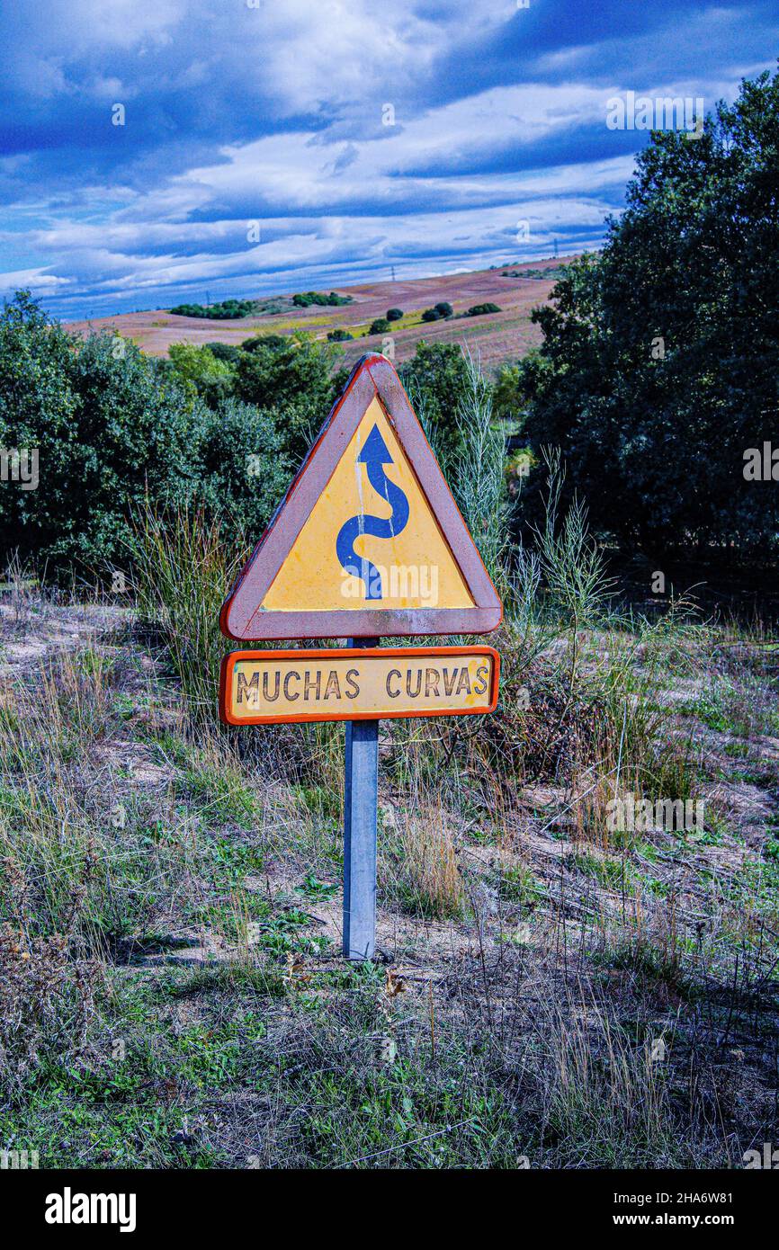 vecchio cartello stradale sul monte Foto Stock