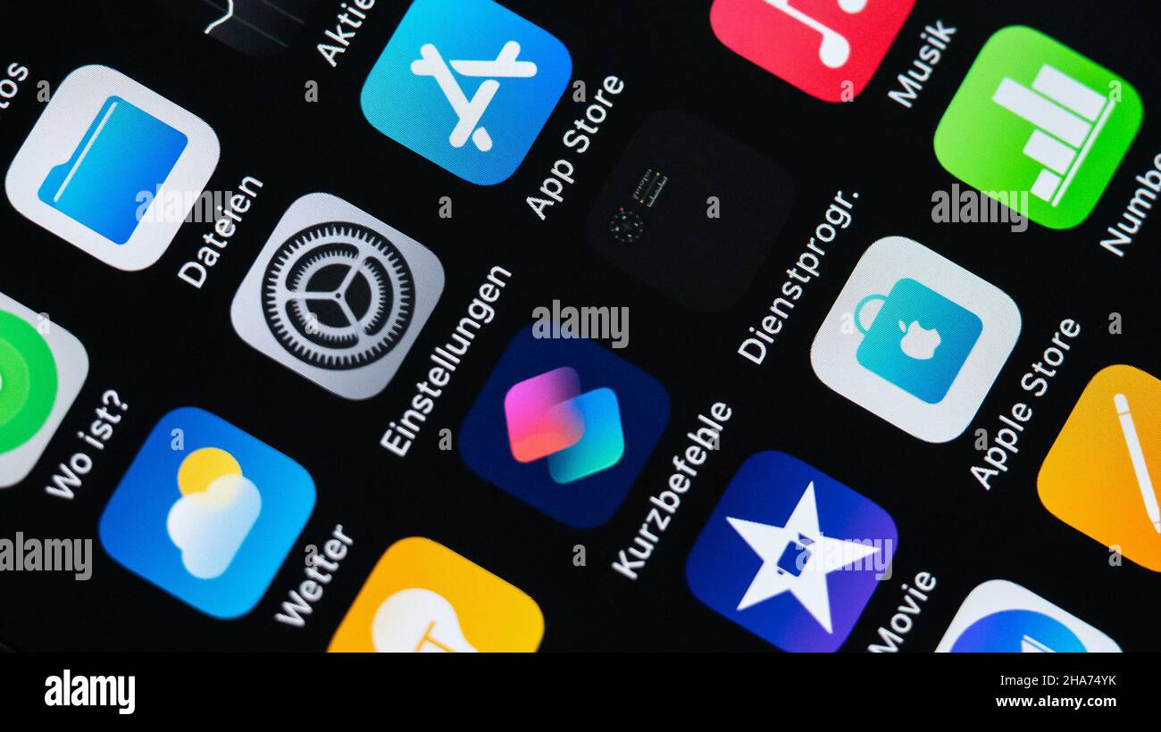 Rottweil, Germania. 10th Dic 2021. Le app sono visibili sul display di un iPhone se 2020 Apple. Credit: Silas Stein//dpa/Alamy Live News Foto Stock