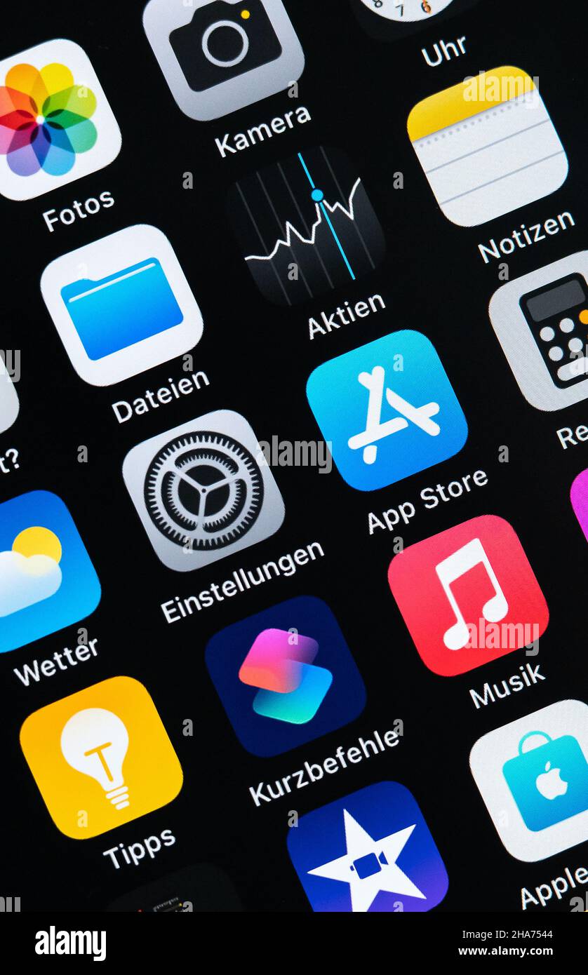 Rottweil, Germania. 10th Dic 2021. Le app sono visibili sul display di un iPhone se 2020 Apple. Credit: Silas Stein//dpa/Alamy Live News Foto Stock