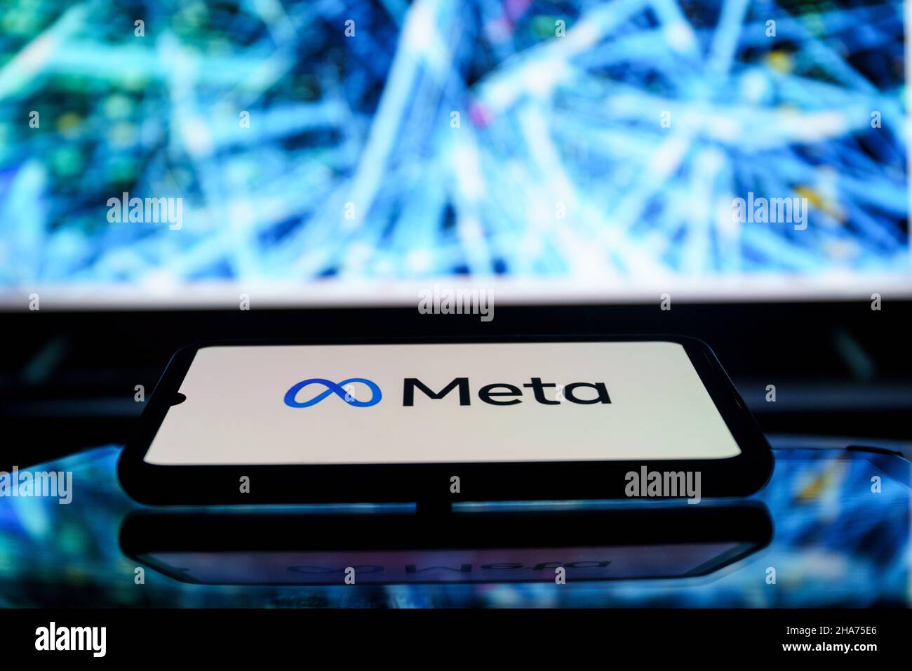 Meta logo in sfondo futuristico 3D. Il metaverse è un'ipotizzata iterazione di Internet, che supporta un ambiente virtuale 3-D online persistente Foto Stock