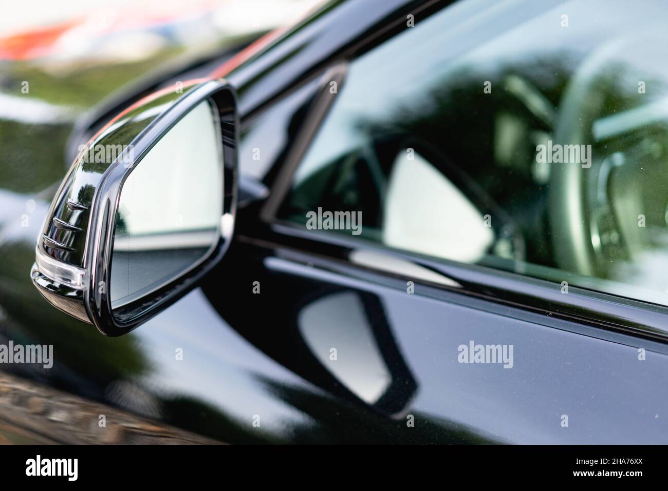 Primo piano di un'auto nera di lusso Foto Stock