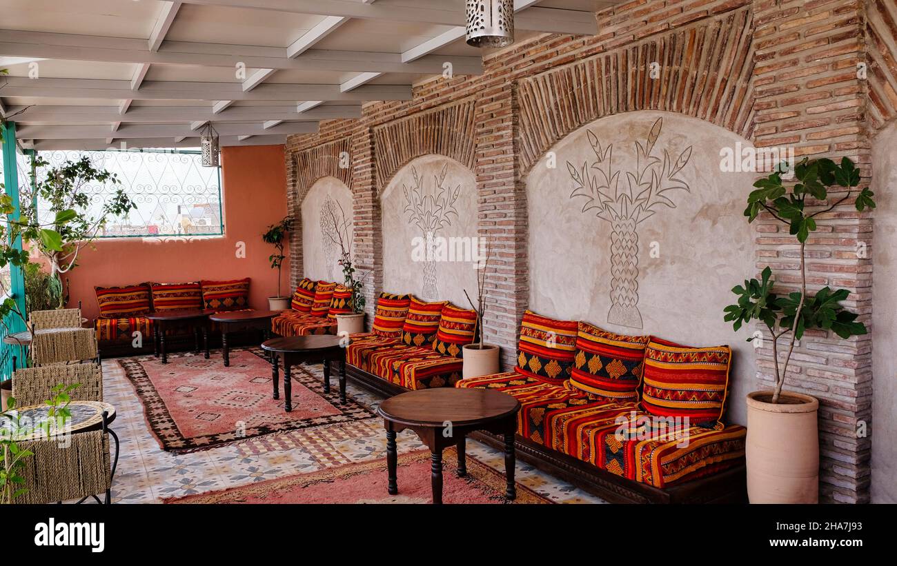 Tipica terrazza marocchina in una casa a Marrakech Foto Stock
