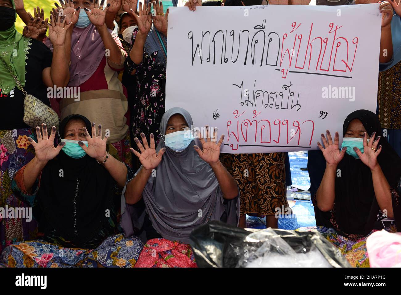 Thailandia - 11 dicembre 2021, di fronte all'ufficio delle Nazioni Unite a Bangkok, Villagers dal distretto di Chana, Songkhla, protesta contro il progetto di proprietà industriale. Foto Stock
