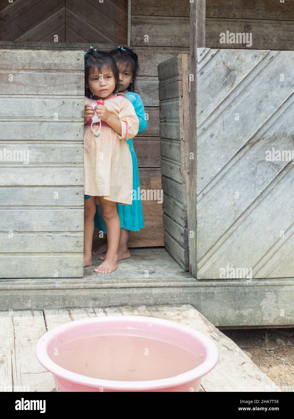 Amazonia- Dic 2019: Ritratto di un bambino, abitanti locali della foresta pluviale amazzonica. Amazzonia. America Latina Foto Stock