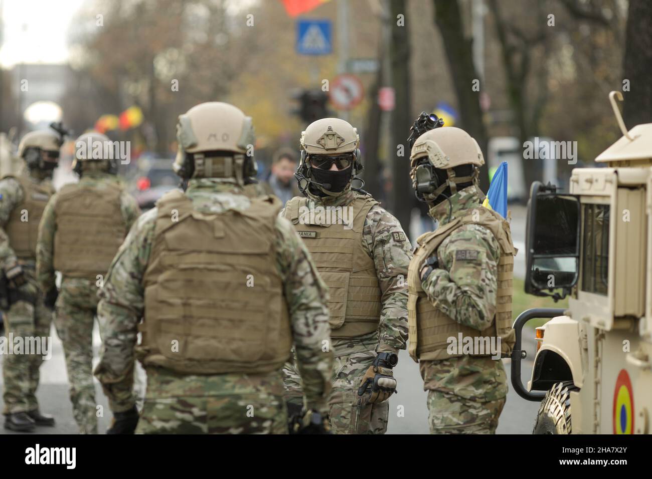 Bucarest, Romania - 1 dicembre 2021: I soldati delle forze speciali dell'esercito rumeno si preparano alla parata militare della giornata nazionale rumena. Foto Stock