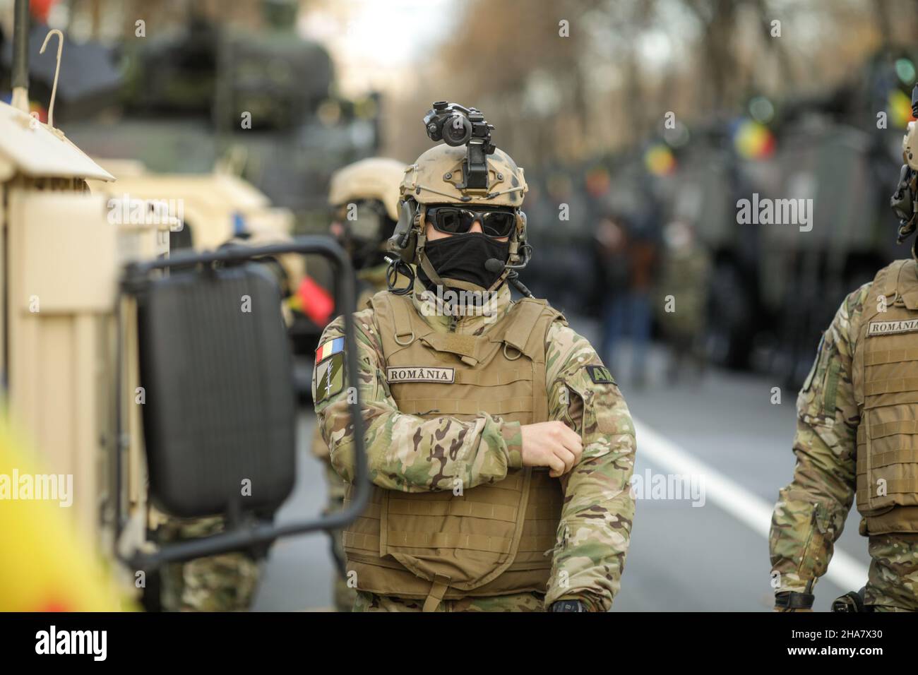 Bucarest, Romania - 1 dicembre 2021: I soldati delle forze speciali dell'esercito rumeno si preparano alla parata militare della giornata nazionale rumena. Foto Stock