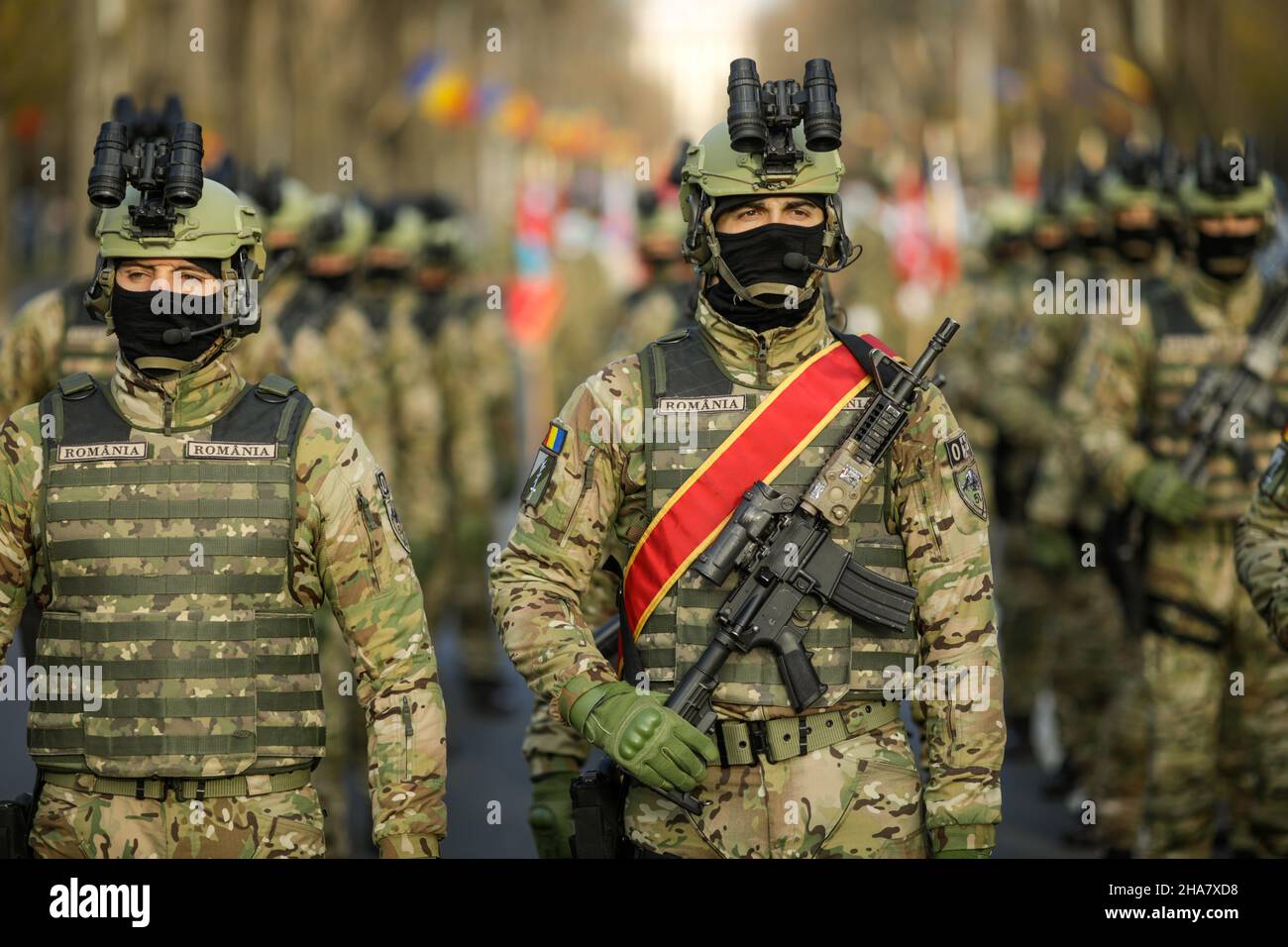 Bucarest, Romania - 1 dicembre 2021: I soldati delle forze speciali dell'esercito rumeno si preparano alla parata militare della giornata nazionale rumena. Foto Stock