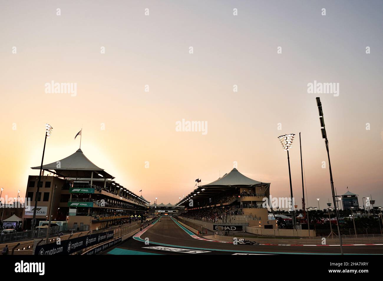 Abu Dhabi, Abu Dhabi. 11th Dic 2021. Yuki Tsunoda (JPN) AlphaTauri AT02. 11.12.2021. Formula 1 World Championship, Rd 22, Gran Premio di Abu Dhabi, Yas Marina Circuit, Abu Dhabi, Qualifiche Day. Il credito fotografico dovrebbe essere: XPB/Press Association Images. Credit: XPB Images Ltd/Alamy Live News Foto Stock