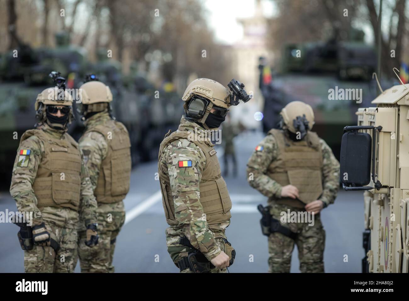 Bucarest, Romania - 1 dicembre 2021: I soldati delle forze speciali dell'esercito rumeno si preparano alla parata militare della giornata nazionale rumena. Foto Stock